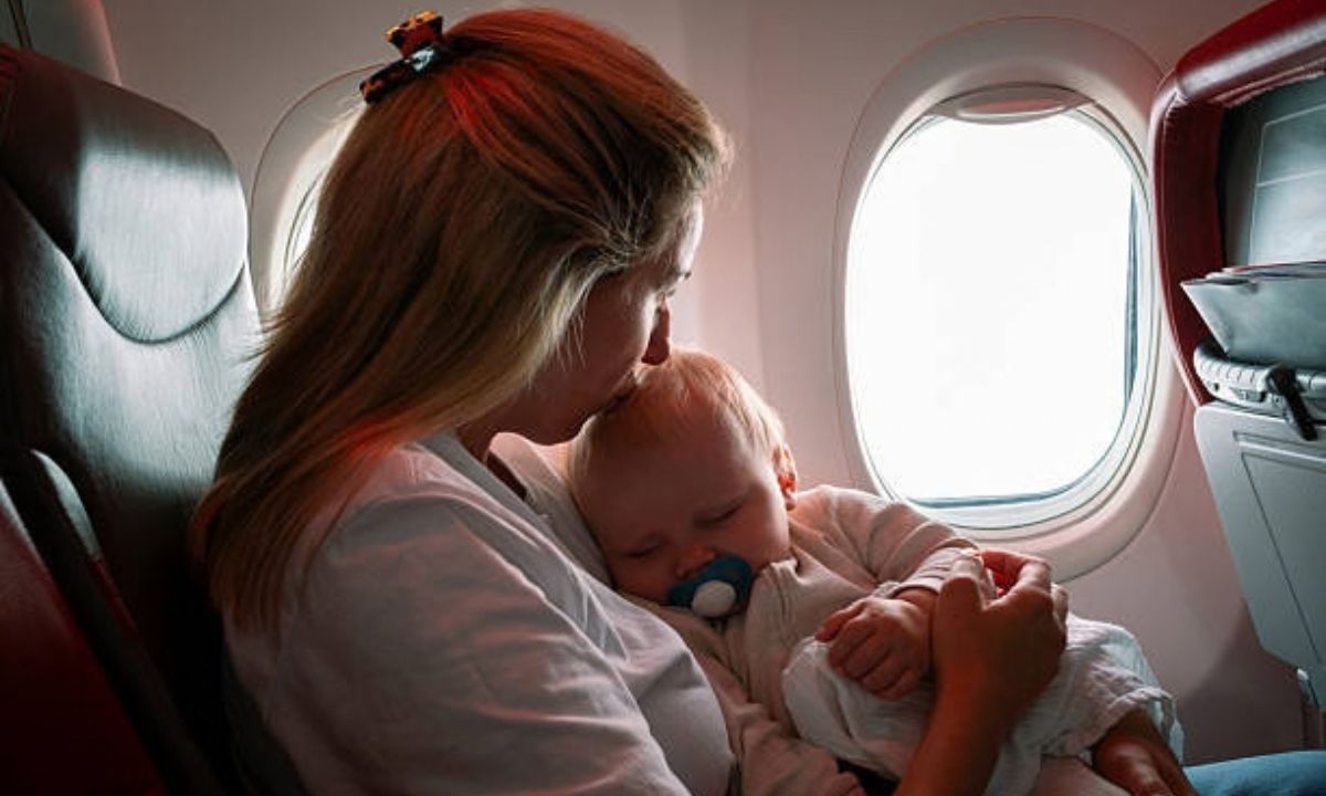 Fliegen mit Baby: Kinderwagen, Babyschale und Tipps für SWISS Flüge