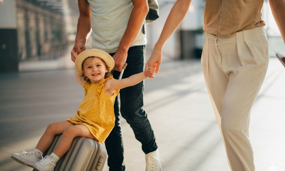 Reisen mit Baby: Die besten Tipps für Kinderwagen, Packliste und entspannte Ferien