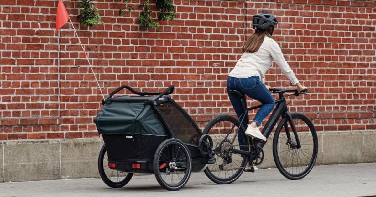 Ab wann Baby im Veloanhänger? Alter, Vorschriften Schweiz und Sicherheit