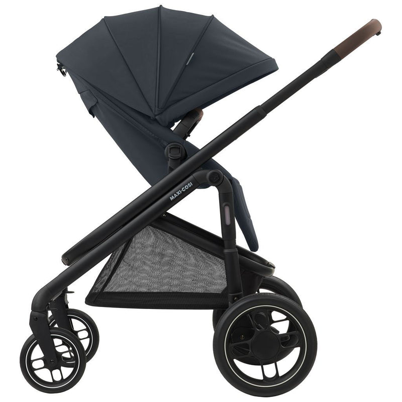 Maxi-Cosi Plaza Plus Essential Graphite: Sitz zu den Eltern mit ausgezogenem Verdeck