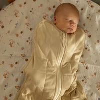 Lullaboo Gewichtsschlafsack S+ 3–12 Monate TOG 1.2 mit Druckknopf-Armlöchern