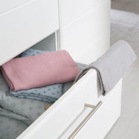 Babyzimmer Möbelset „Nele“ 3-teilig mit Kombi-Kinderbett 70x140 cm, Wickelkommode und 3-türigem Kleiderschrank