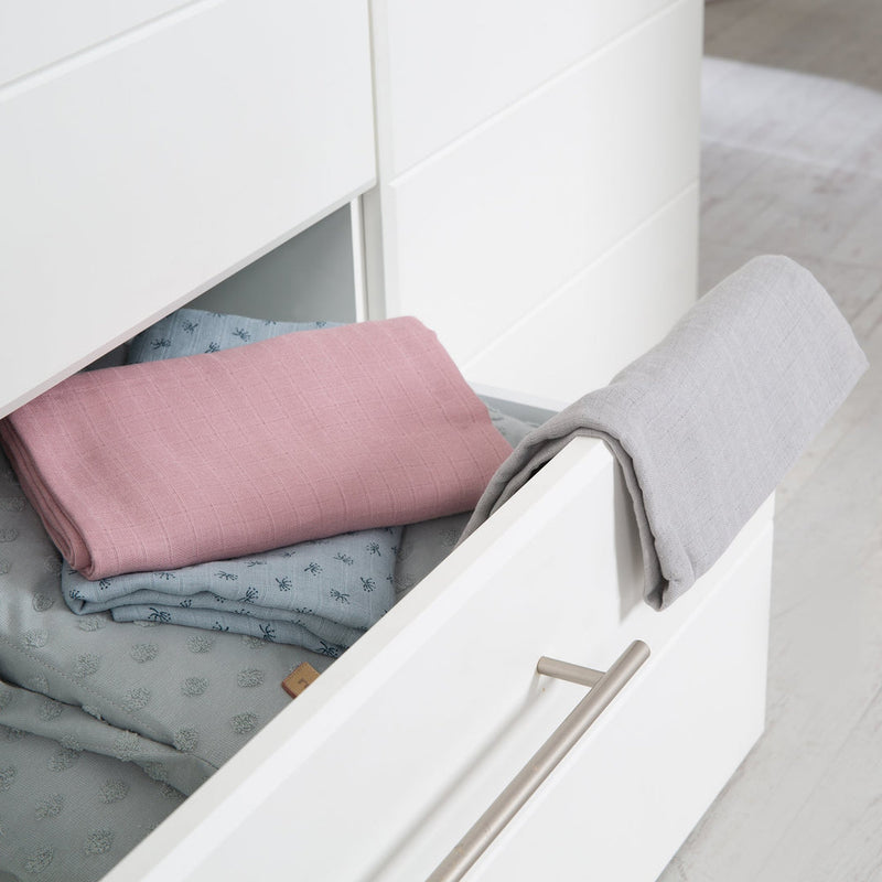 Babyzimmer Möbelset „Nele“ 3-teilig mit Kombi-Kinderbett 70x140 cm, Wickelkommode und 3-türigem Kleiderschrank