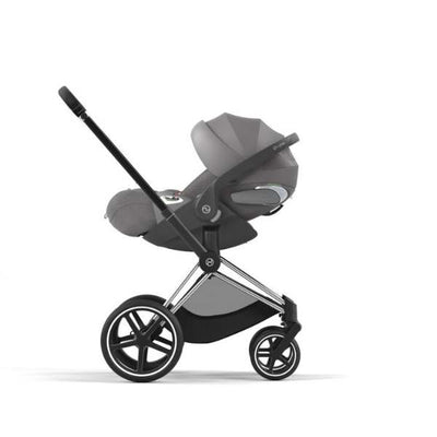 Einfacher Übergang vom Auto zum Kinderwagen