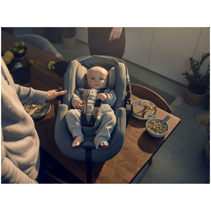 Thule Maple Babyschale im Alltag Bild 1