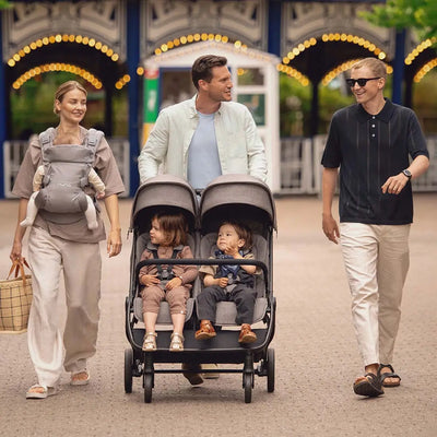 ZWEI KINDER, ZWEI BEDÜRFNISSE, EIN BUGGY