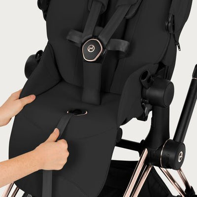 ERGONOMISCHE LIEGEPOSITION MIT XXL SONNENSCHUTZ