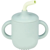 Trinkbecher mit Strohhalm