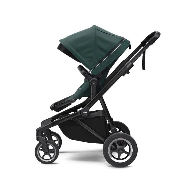Thule Sleek Geschwisterwagen mit Babywanne und Zweitsitz in Soft Green